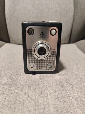 Vintage Tower Model 7 Box Camera - UNTESTED